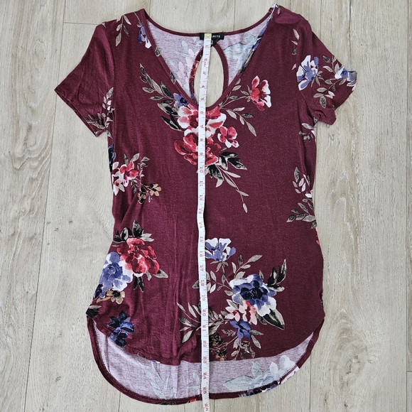 Dynamite Top, Size Small, Maroon/Foral - Picture 5 of 6